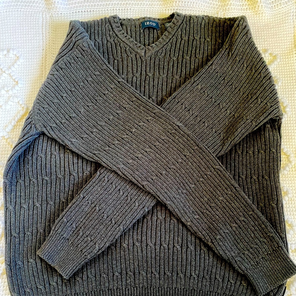 Pre-owned IZOD black v neck cable knit sweater.